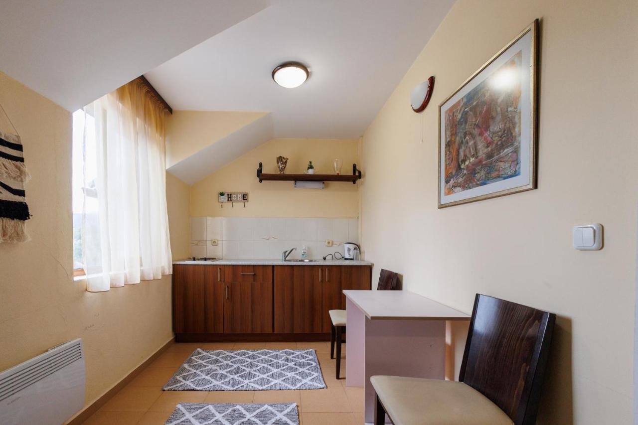 Конна База И Къща За Гости Дворене Razlog Extérieur photo