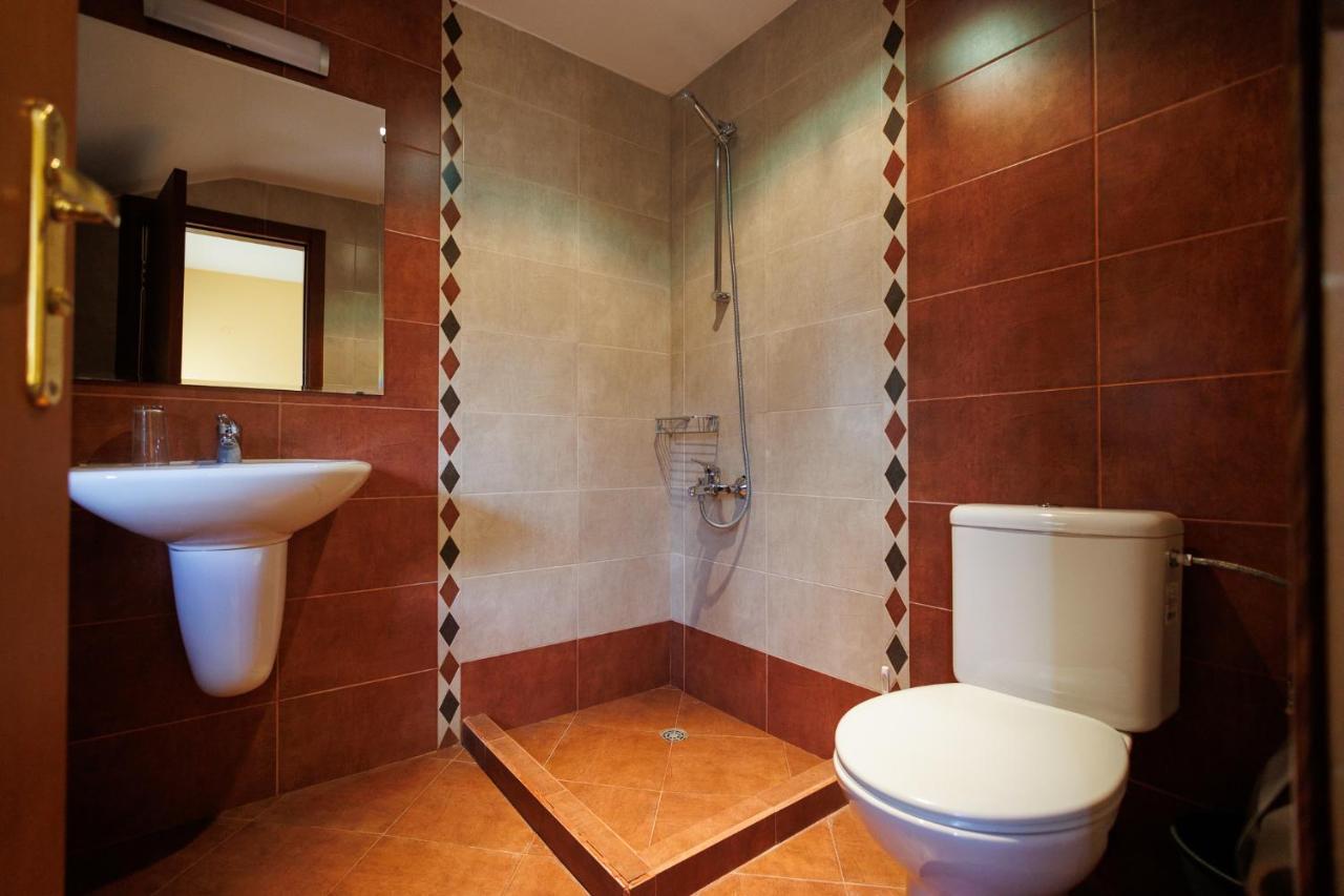 Конна База И Къща За Гости Дворене Razlog Extérieur photo