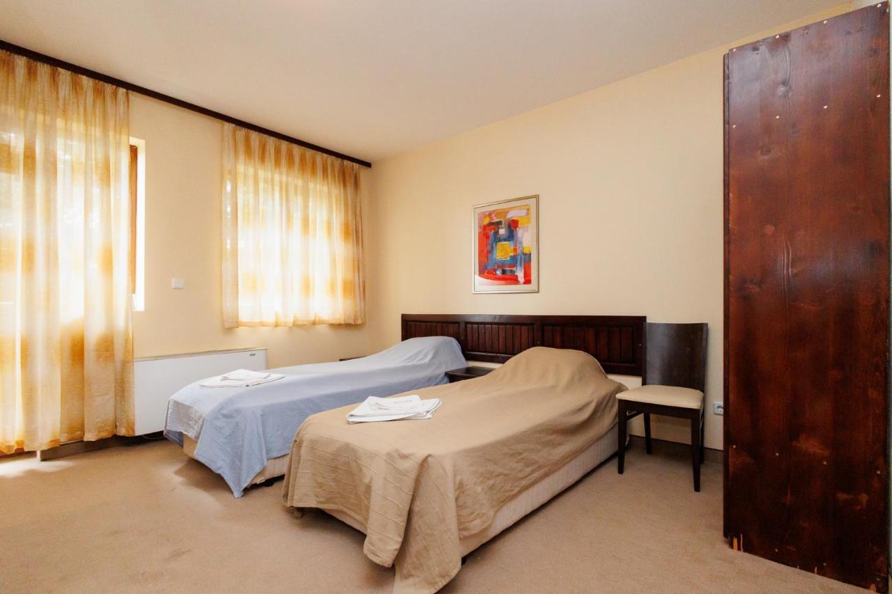Конна База И Къща За Гости Дворене Razlog Extérieur photo