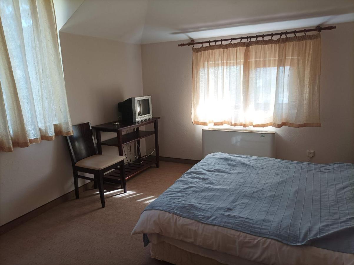 Конна База И Къща За Гости Дворене Razlog Extérieur photo