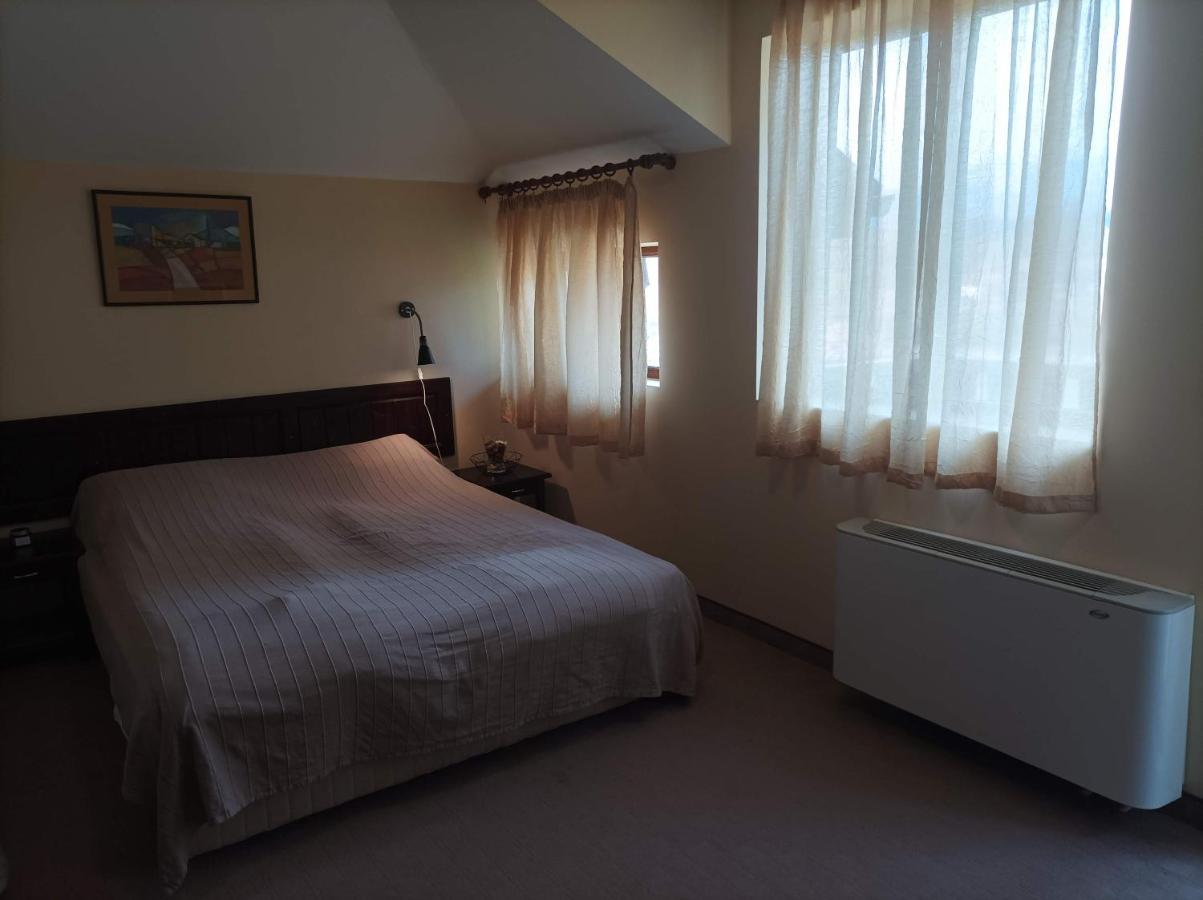 Конна База И Къща За Гости Дворене Razlog Extérieur photo