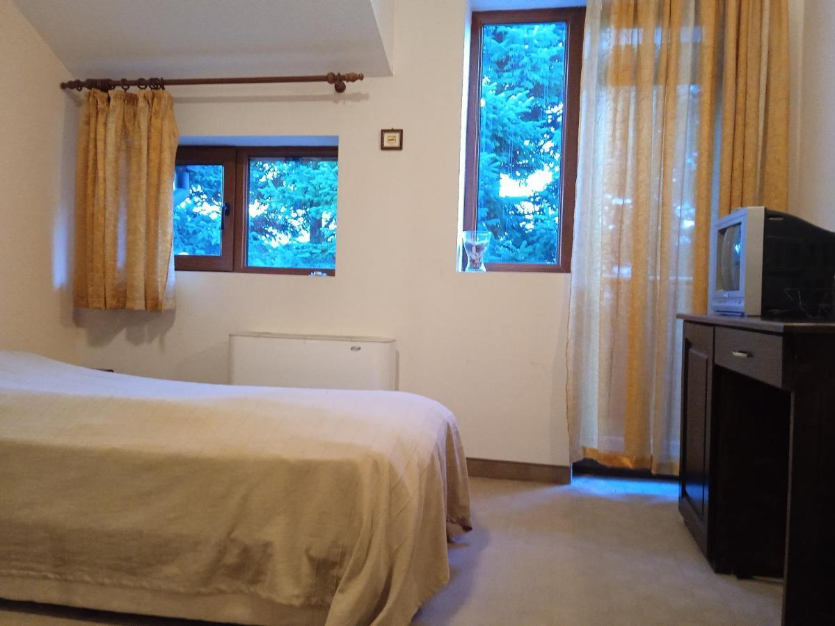 Конна База И Къща За Гости Дворене Razlog Extérieur photo