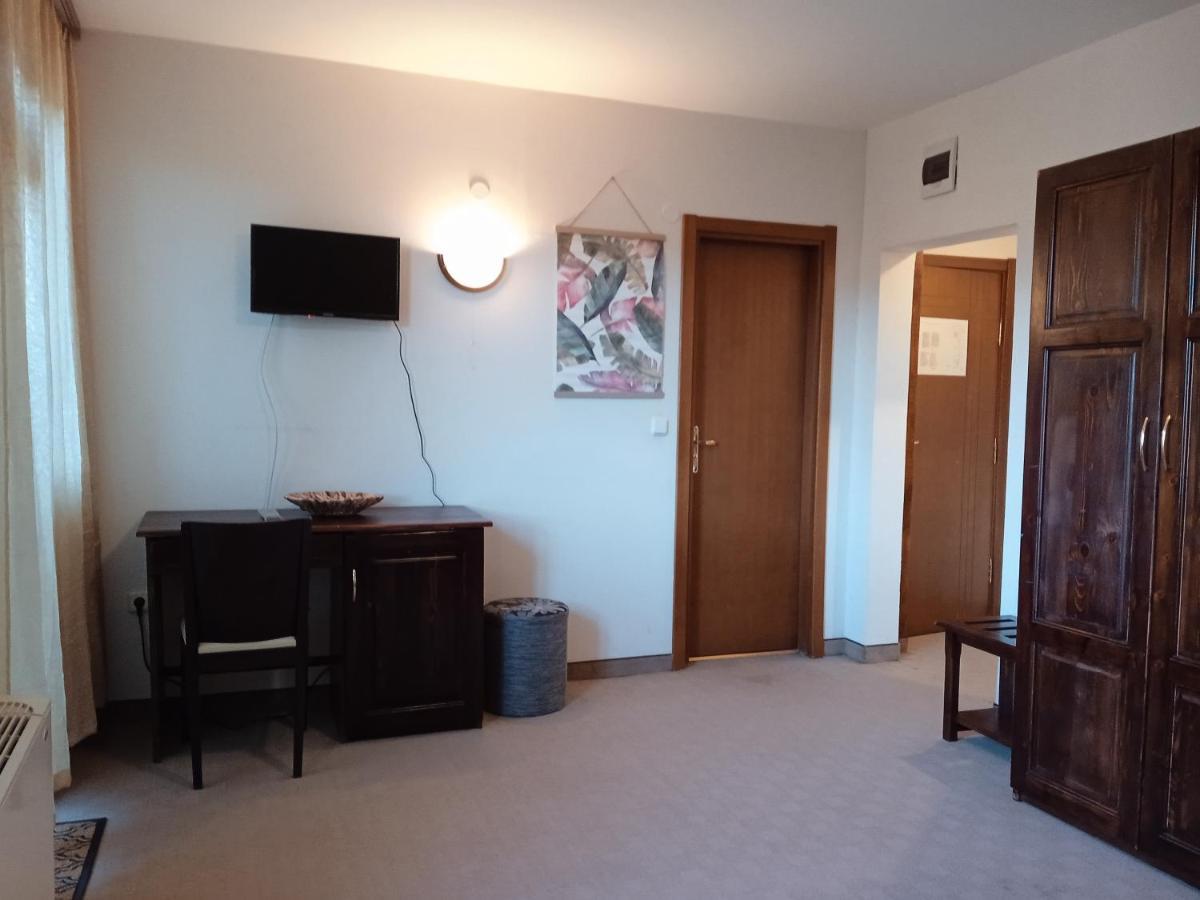Конна База И Къща За Гости Дворене Razlog Extérieur photo
